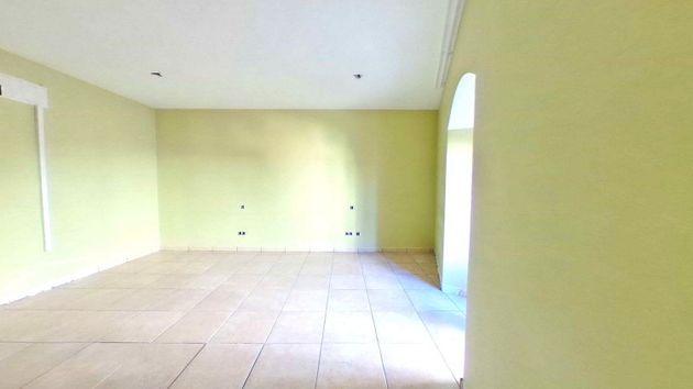 Foto 2 de Venta de piso en Trujillo de 2 habitaciones con balcón