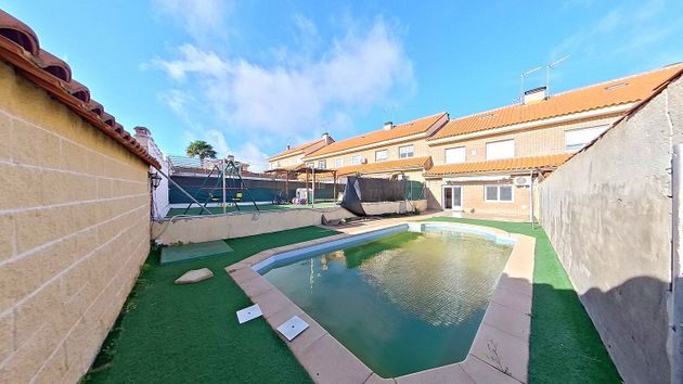 Foto 1 de Venta de casa en Ventas de Retamosa (Las) de 4 habitaciones con terraza y piscina