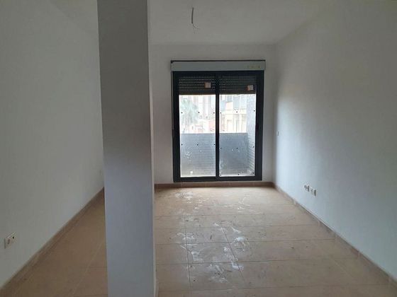 Foto 2 de Venta de piso en Turís de 2 habitaciones con garaje y balcón