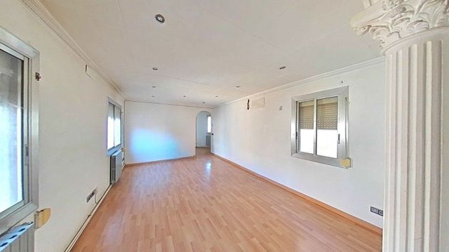 Foto 2 de Ático en venta en Príncep de Viana - Clot -Xalets Humbert Torres de 3 habitaciones con terraza y calefacción