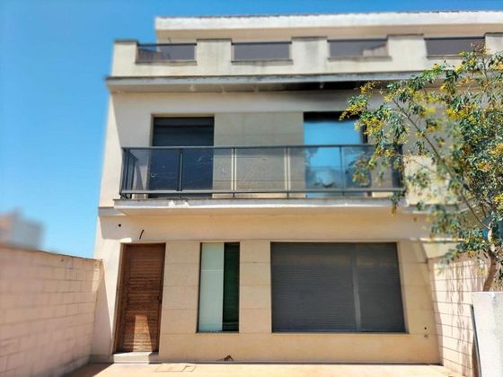 Foto 2 de Dúplex en venta en La Vega - Marenyet de 3 habitaciones con terraza y balcón