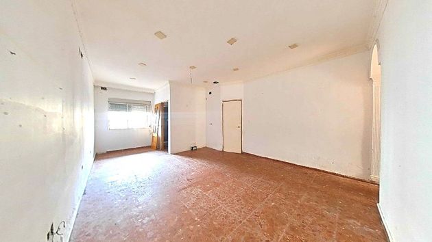 Foto 1 de Casa en venda a La Paz de 3 habitacions amb garatge
