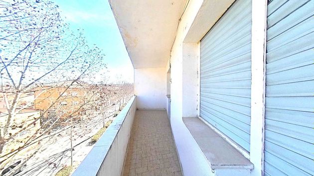 Foto 2 de Piso en venta en Manlleu de 3 habitaciones con terraza y garaje