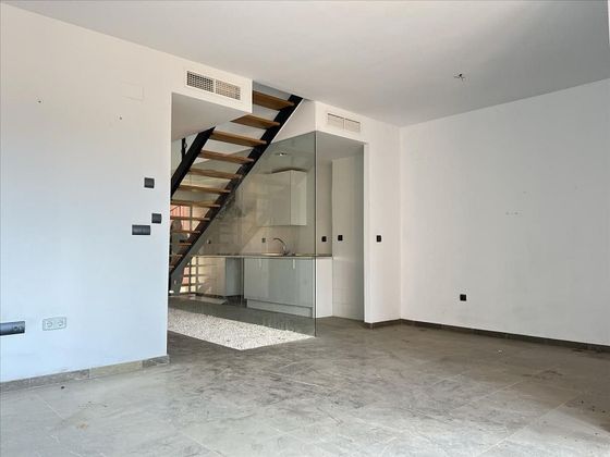 Foto 2 de Casa adossada en venda a Guillena de 4 habitacions amb piscina i garatge