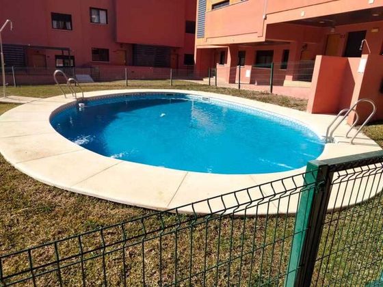 Foto 1 de Venta de casa adosada en Guillena de 4 habitaciones con terraza y piscina