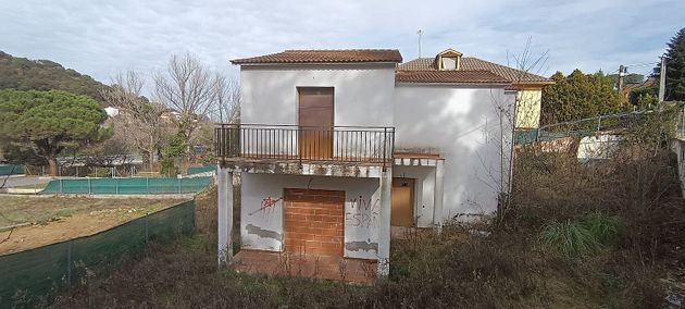 Foto 2 de Venta de casa en Vallgorguina de 3 habitaciones con terraza y jardín