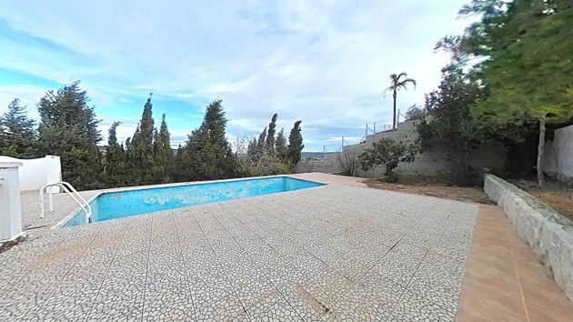 Foto 1 de Venta de casa en Catadau de 4 habitaciones con terraza y piscina