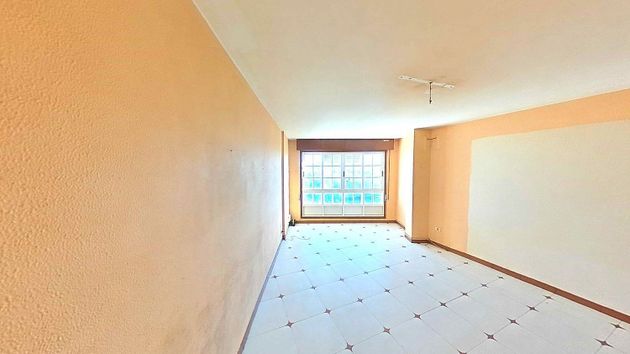 Foto 2 de Venta de piso en Cangas de 3 habitaciones y 84 m²