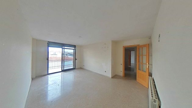 Foto 2 de Venta de piso en Centre - Ripollet de 4 habitaciones con terraza y calefacción