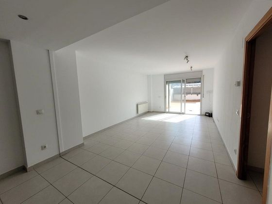 Foto 1 de Venta de piso en Sant Julià de Ramis de 3 habitaciones con terraza y ascensor