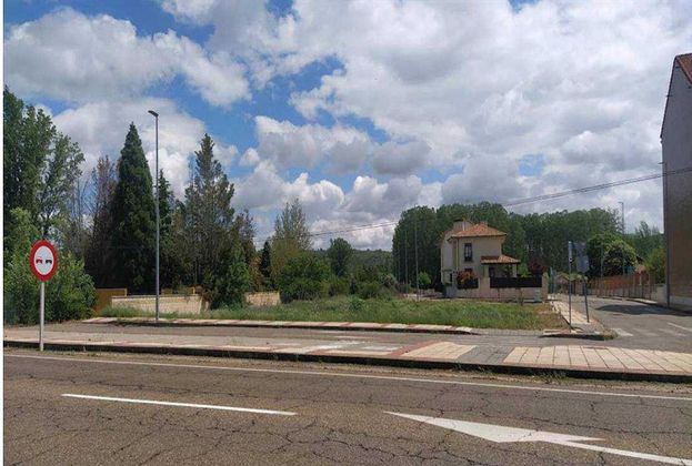 Foto 1 de Venta de terreno en Sariegos de 3690 m²