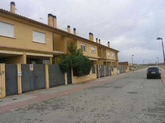 Foto 1 de Casa en venda a Parla Este de 3 habitacions amb terrassa i garatge