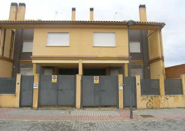 Foto 2 de Casa en venda a Parla Este de 3 habitacions amb terrassa i garatge