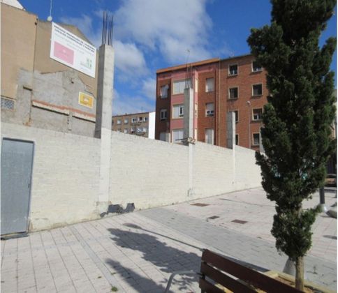 Foto 1 de Venta de terreno en Calahorra de 869 m²