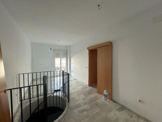 Foto 2 de Venta de piso en Salteras de 3 habitaciones con terraza y balcón