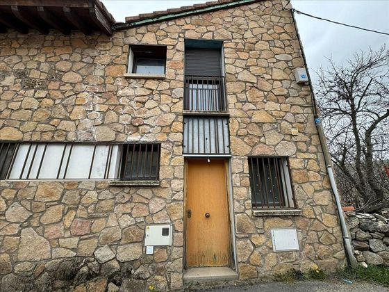 Foto 1 de Casa en venda a Hoyos del Espino de 3 habitacions amb balcó