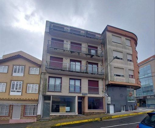Foto 1 de Venta de piso en Boiro de 3 habitaciones con garaje y ascensor