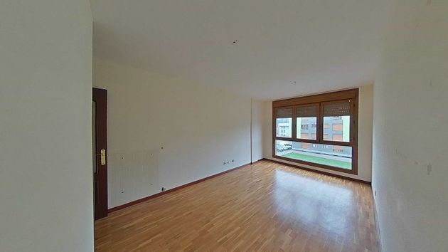 Foto 2 de Venta de piso en Villaviciosa - Amandi de 2 habitaciones con garaje y ascensor