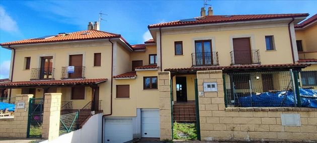 Foto 2 de Casa en venta en Garrafe de Torío de 3 habitaciones con terraza y garaje