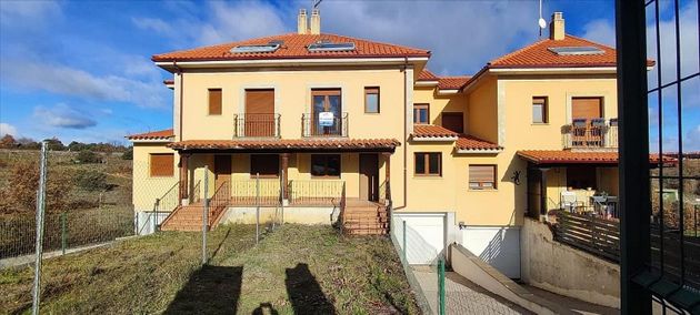 Foto 1 de Casa en venda a Garrafe de Torío de 3 habitacions amb terrassa i garatge