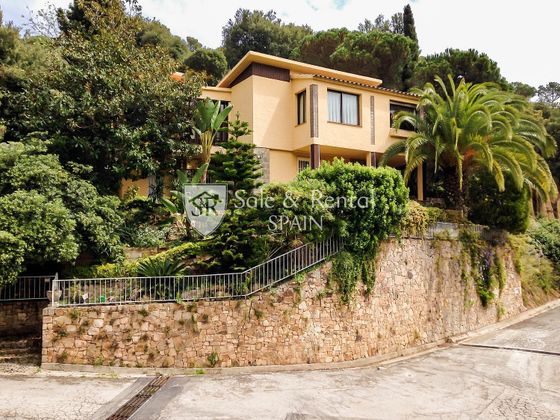 Foto 1 de Chalet en venta en Santa María de Llorell de 5 habitaciones con terraza y piscina