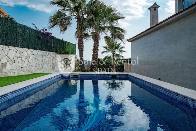 Foto 2 de Chalet en venta en Puigventós de 5 habitaciones con terraza y piscina