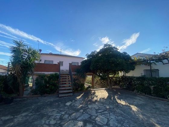 Foto 2 de Chalet en venta en Esparreguera de 5 habitaciones con terraza y jardín