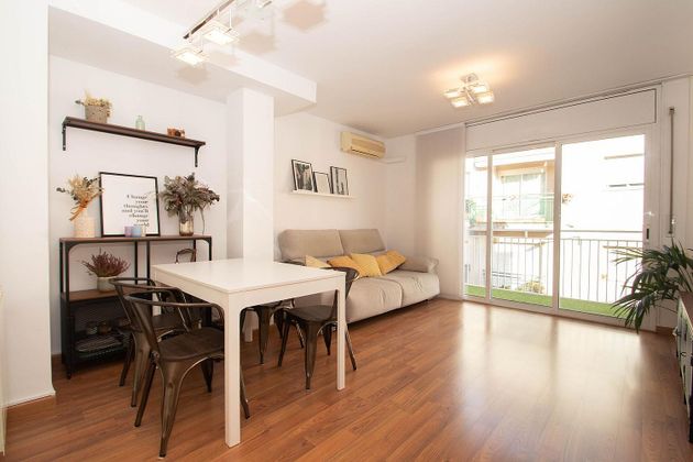Foto 1 de Dúplex en venda a Segle XX de 2 habitacions amb terrassa i balcó