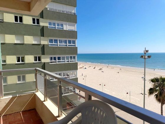 Foto 2 de Alquiler de piso en Playa Stª Mª del Mar - Playa Victoria de 1 habitación con terraza y muebles