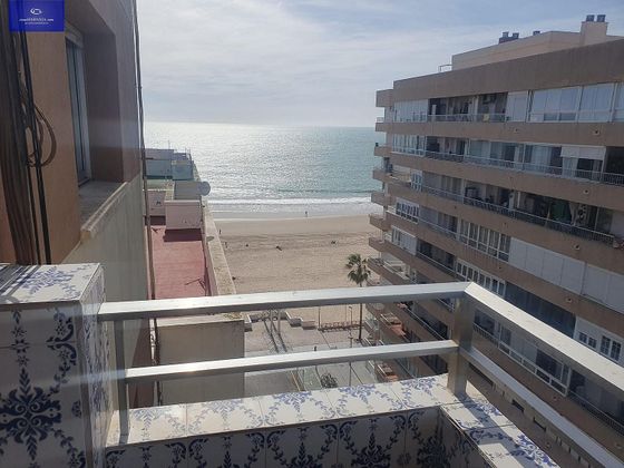Foto 1 de Alquiler de piso en Cortadura - Zona Franca  de 3 habitaciones con terraza y piscina