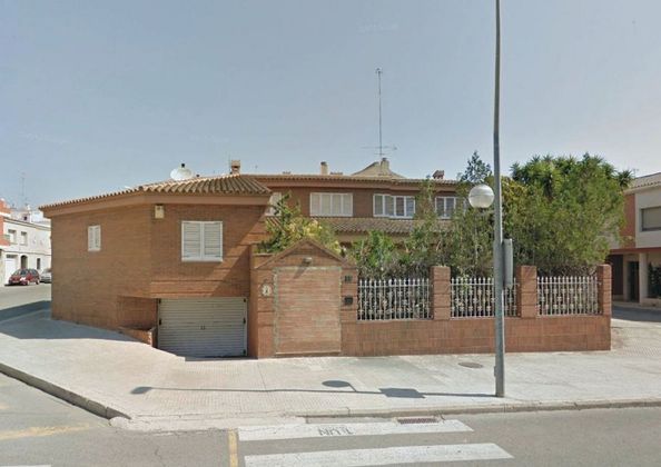 Foto 1 de Xalet en lloguer a calle Sebastià Juan Arbó de 4 habitacions amb terrassa i jardí