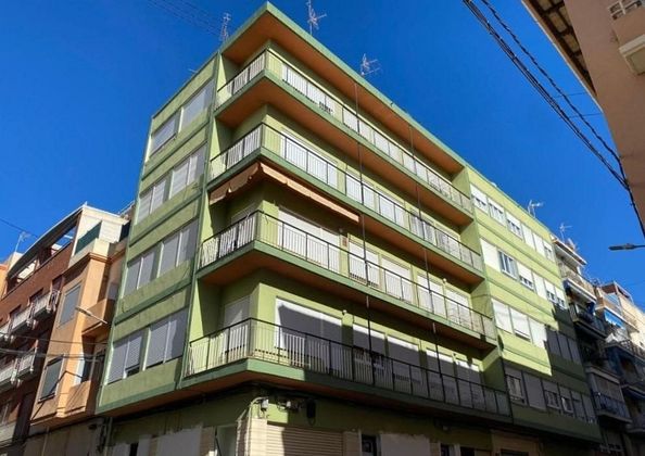 Foto 2 de Pis en venda a calle De Crevillente de 7 habitacions amb terrassa i balcó