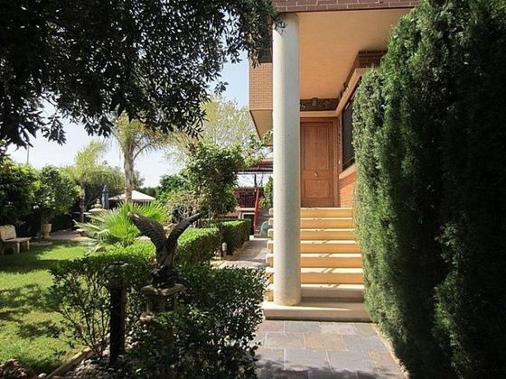 Foto 2 de Casa adossada en venda a Almajada-Ravel de 4 habitacions amb piscina i jardí
