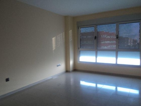 Foto 1 de Piso en venta en Vecindario-Paredilla-Sardina de 2 habitaciones con garaje y ascensor
