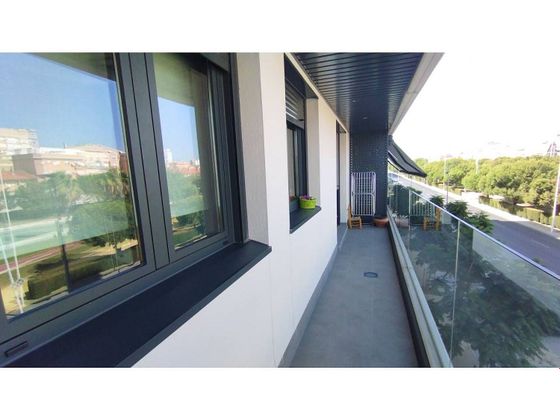 Foto 2 de Pis en venda a Viaplana de 4 habitacions amb terrassa i piscina