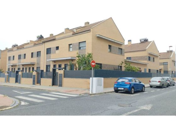 Foto 1 de Casa adossada en venda a Tráfico Pesado de 4 habitacions amb terrassa i piscina