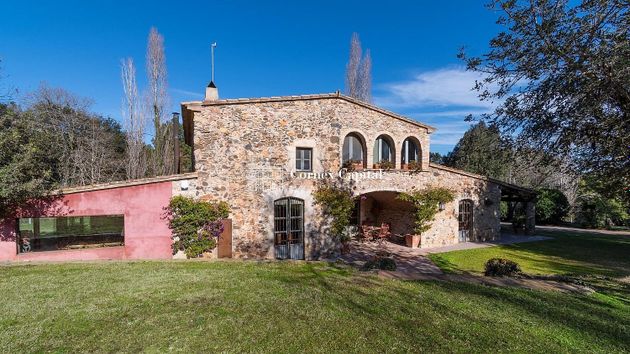 Foto 2 de Casa rural en venda a Mont-Ras de 5 habitacions amb piscina i garatge