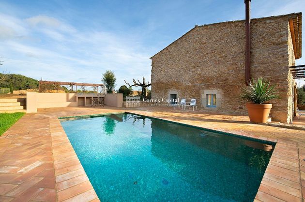 Foto 2 de Casa rural en venta en Forallac de 3 habitaciones con piscina y jardín