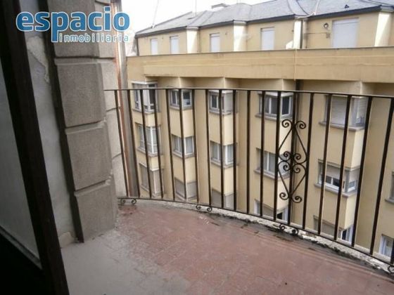 Foto 2 de Piso en venta en Centro - Ponferrada de 4 habitaciones con terraza y balcón