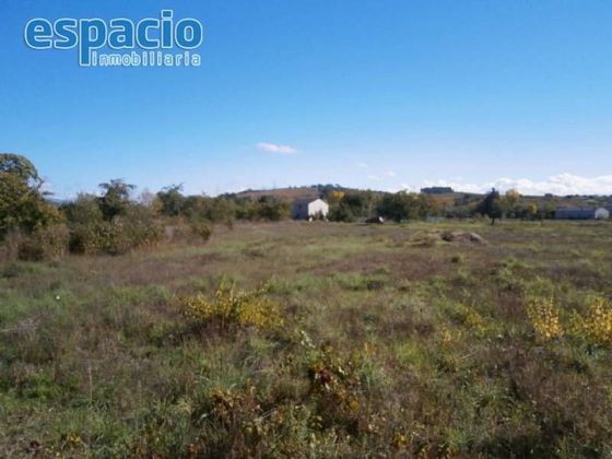 Foto 1 de Venta de terreno en Cacabelos de 10850 m²