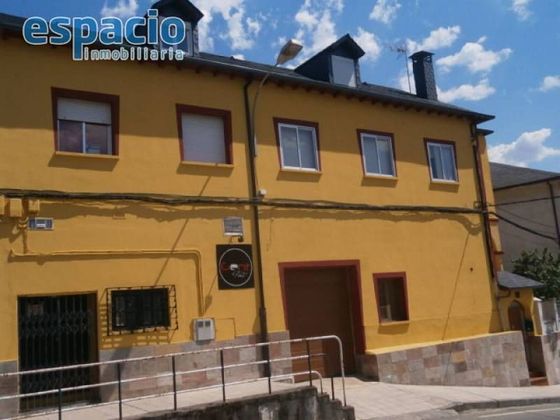 Foto 2 de Chalet en venta en Vega de Espinareda de 6 habitaciones con terraza y garaje