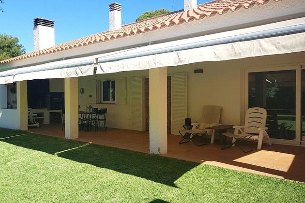 Foto 2 de Chalet en venta en pasaje Bergantí de 5 habitaciones con terraza y piscina