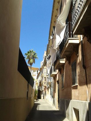 Foto 1 de Piso en venta en La Llotja - Sant Jaume de 5 habitaciones con terraza y balcón
