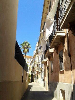 Foto 1 de Piso en venta en La Llotja - Sant Jaume de 4 habitaciones con terraza y balcón
