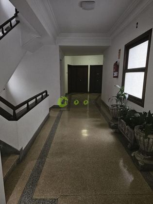 Foto 2 de Alquiler de piso en Praza España - Casablanca de 4 habitaciones con calefacción y ascensor