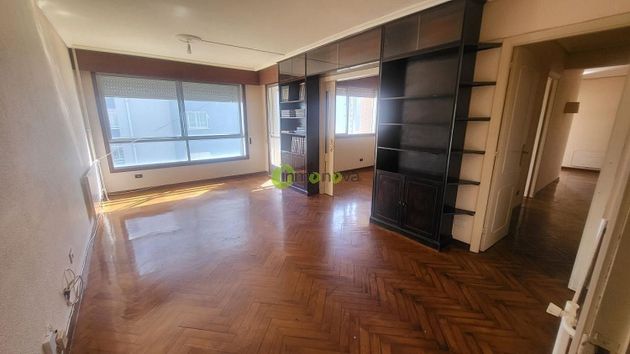 Foto 1 de Venta de piso en Bouzas - Coia de 4 habitaciones con calefacción y ascensor