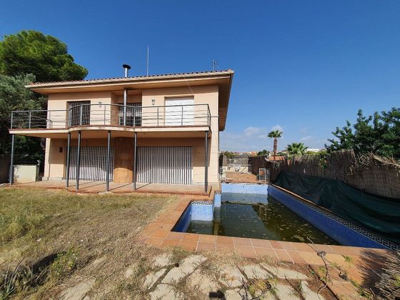 Foto 1 de Xalet en venda a L'Aragai - Prat de Vilanova de 5 habitacions amb terrassa i piscina