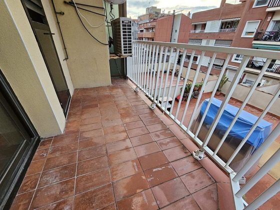 Foto 2 de Venta de piso en Centre - Castelldefels de 3 habitaciones con balcón y aire acondicionado