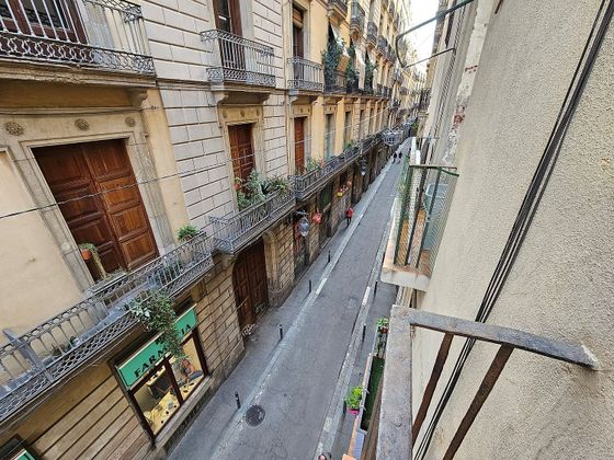 Foto 1 de Piso en venta en El Gòtic de 3 habitaciones con balcón