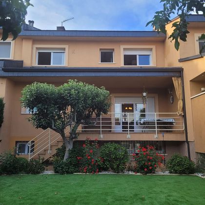 Foto 2 de Casa adossada en venda a Guadarrama de 4 habitacions amb terrassa i garatge